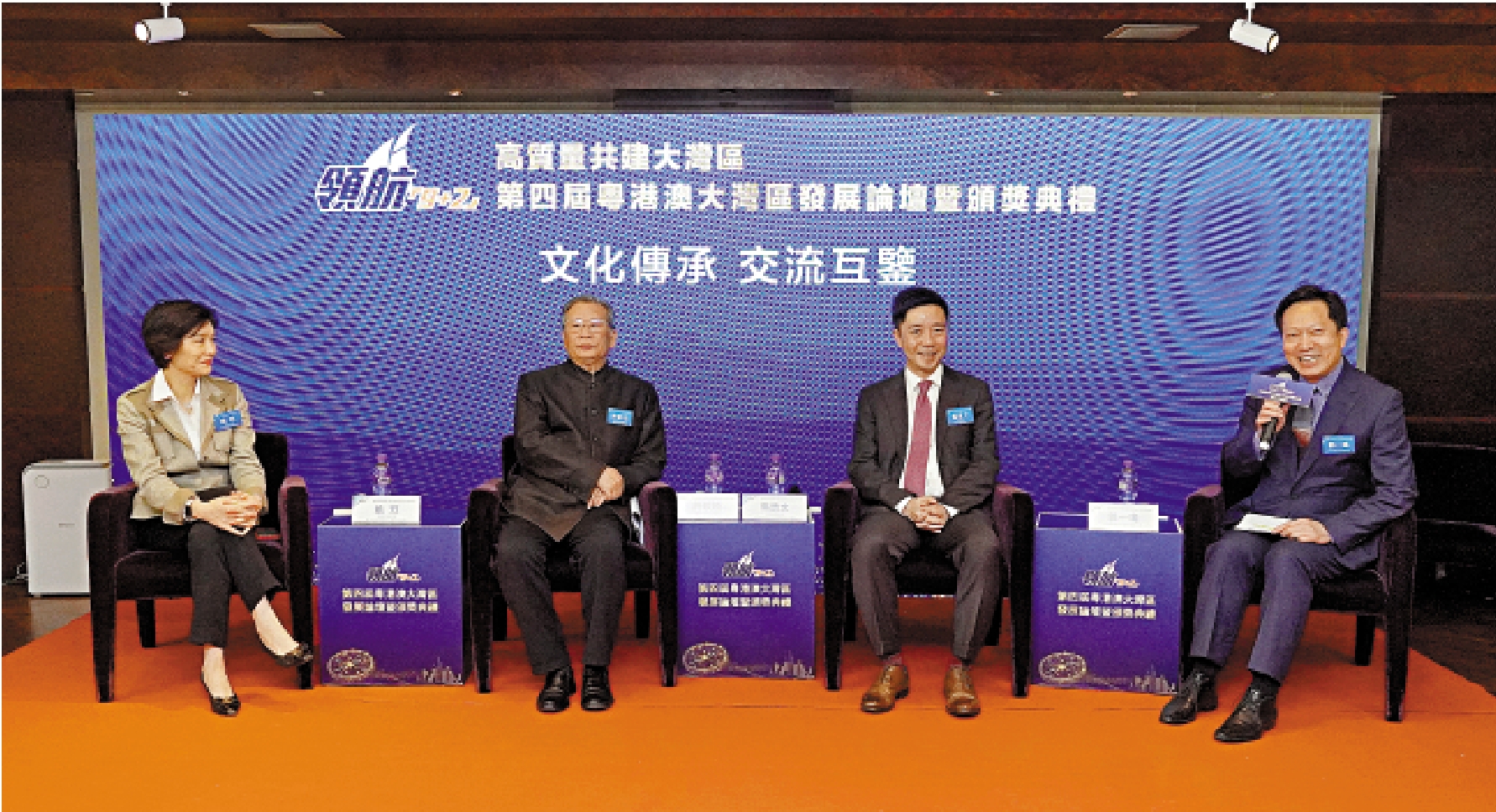 Photo: Yao Jue, founder and artistic director of Hong Kong String Orchestra (from left), Xu Qinsong, consultant of China Artists Association, and Ma Haowen, executive chairman of Hong Kong Cultural Promotion Association, attended the "Cultural Heritage Exchange and Mutual Learning" forum yesterday. Ta Kung Pao reporter Lin Shaoquan photo